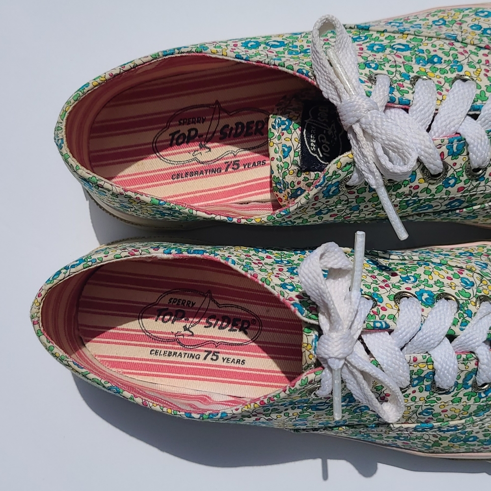 Sperry Top Sider Sneakers,. Size 7 - Picture 2 of 4